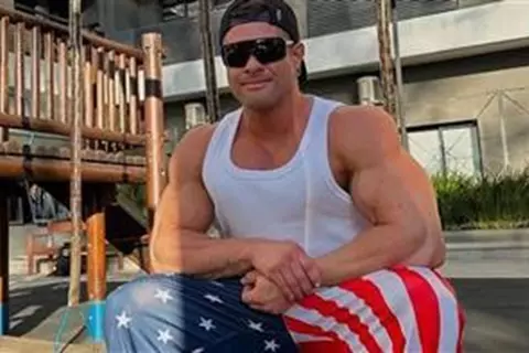 حزنا على رحيل قطته.. وفاة مأساوية لبطل كمال أجسام